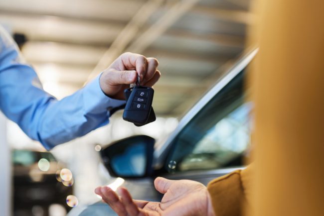 Cosmar pentru un roman din cauza unei firme auto