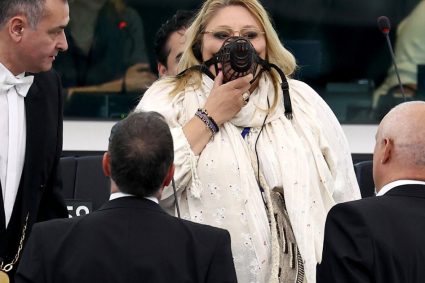Denunt penal pentru Diana Sosoaca la Parchetul General