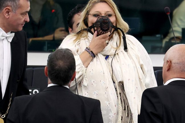 Denunt penal pentru Diana Sosoaca la Parchetul General