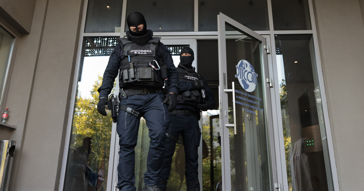 Doi barbati anchetati de DIICOT pentru tradare arestati ceilalti patru sub control judiciar