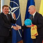Gica Hagi aproape de lacrimi la decorarea cu Ordinul Steaua Romaniei