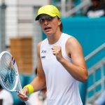 Iga Swiatek avanseaza in optimi la Miami Poloneza o invinge pe Elise Mertens dupa un set dificil