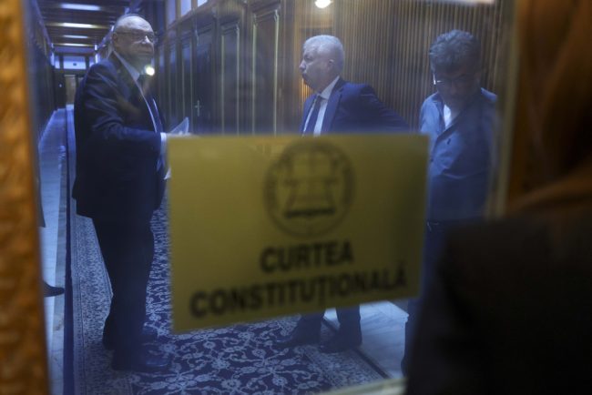 Curtea Constitutionala Fosti ofiteri de informatii pot fi magistrati