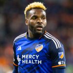 Minut de reculegere in Superliga LPF il omagiaza pe Aaron Boupendza dupa tragedia din China