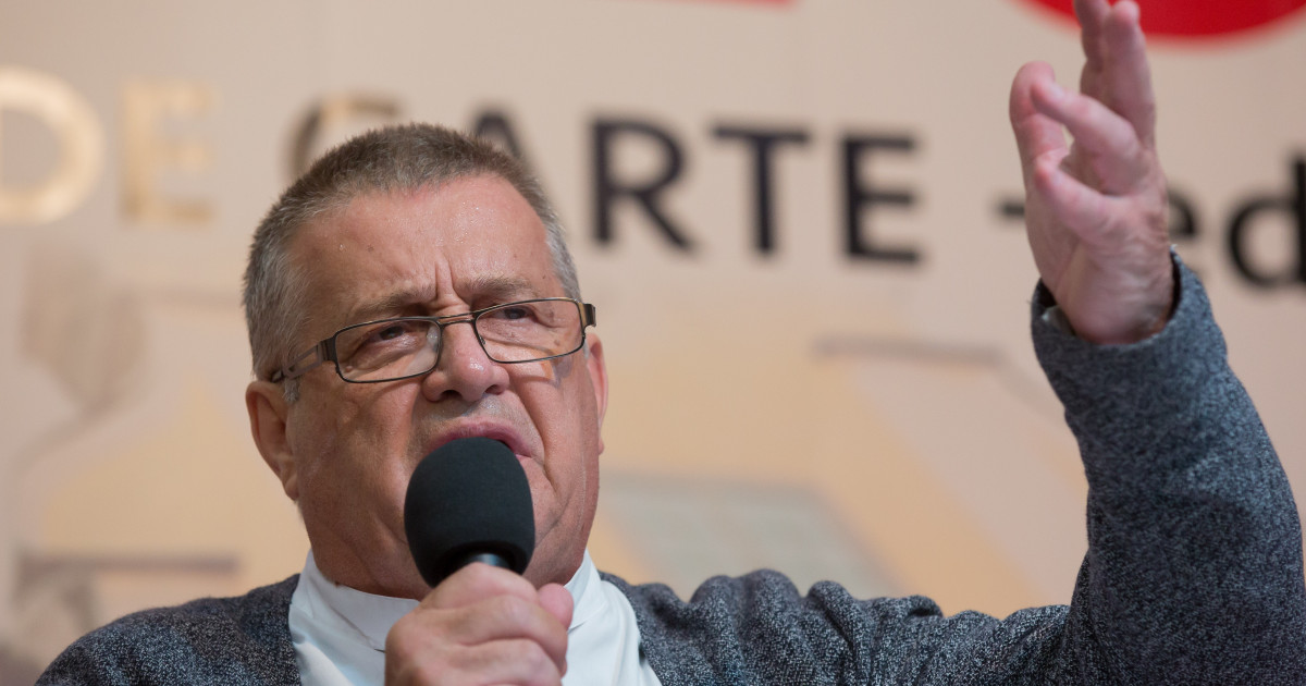 Mircea Dinescu il da in judecata pe Victor Ponta