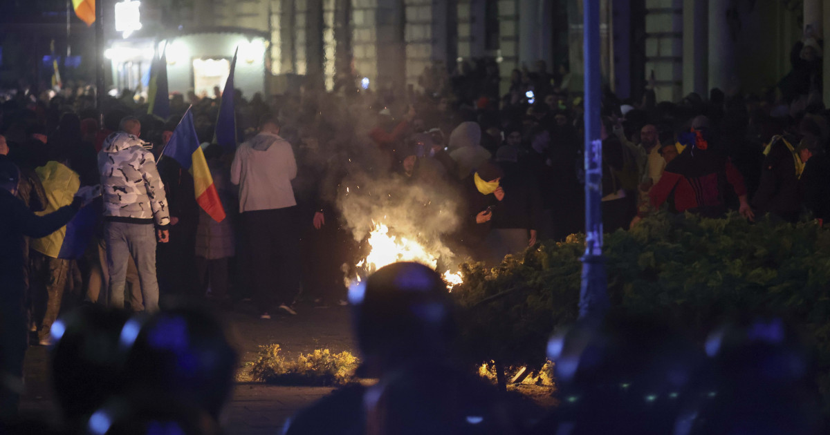 Patru protestatari retinuti dupa violente la BEC