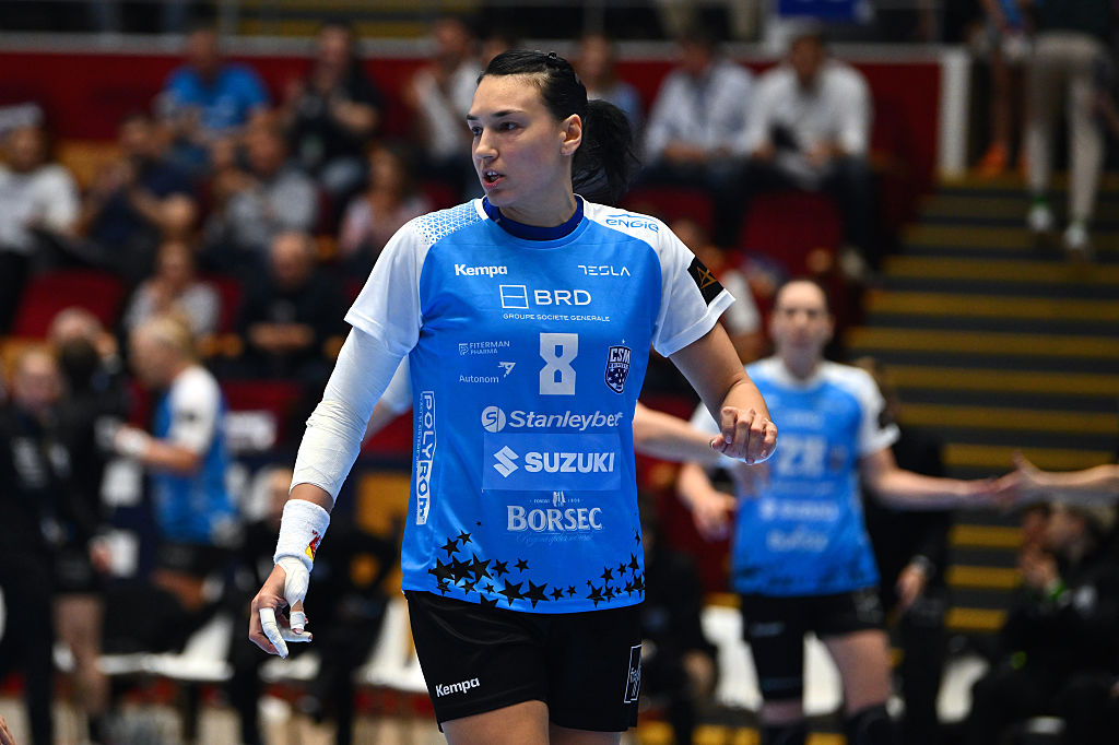 Cristina Neagu lacrimi la ultimul fluier Handbalul romanesc pierde simbolul unei generatii