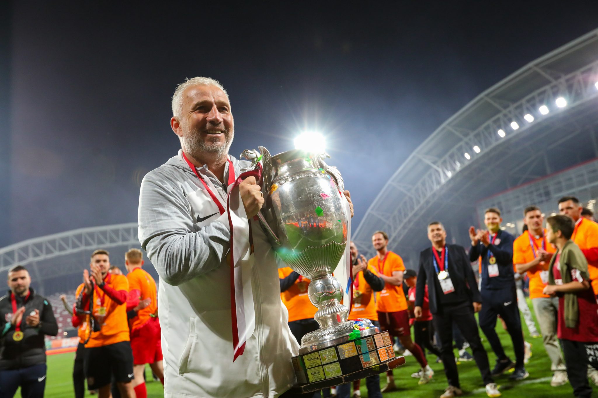Dan Petrescu nu va fi pe banca la ultimele meciuri
