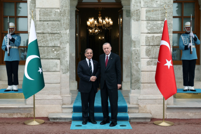 Erdogan s a intalnit cu premierul Pakistanului la Istanbul