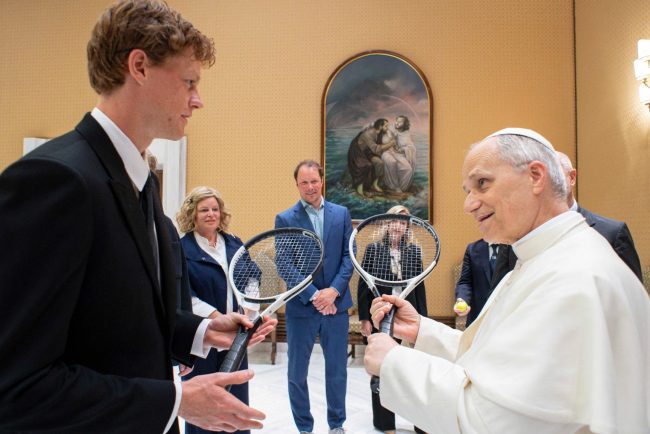 Jannik Pacatosul provoaca Papa Leon al XIV lea la tenis