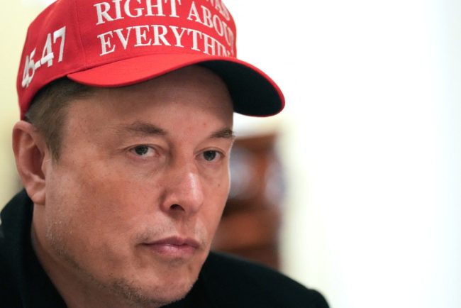 Musk anunta ca va conduce Tesla urmatorii cinci ani