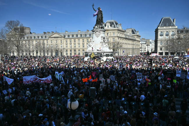 Protest la Paris impotriva legii privind moartea asistata
