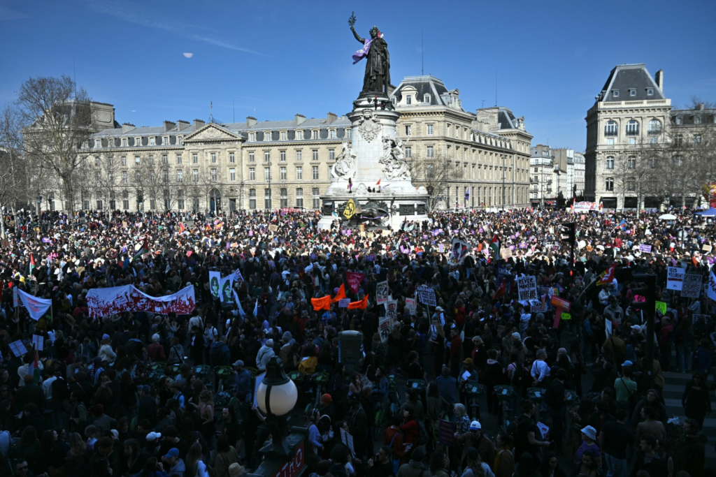 Protest la Paris impotriva legii privind moartea asistata