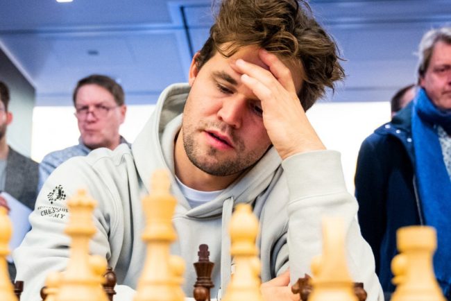 Record de participanti la partida de sah Magnus Carlsen Restul Lumii