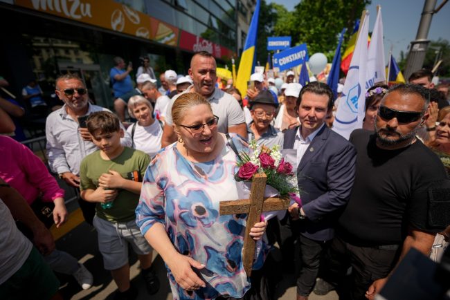 Bucuresti Doua marsuri ideologice intr o zi simbolica