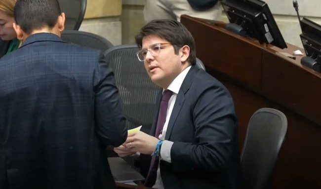 Candidatul la presedintie din Columbia a fost impuscat
