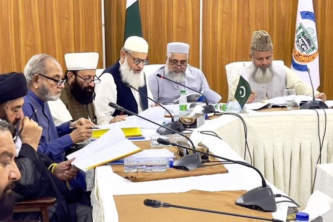 Conflict intre religie si lege in Pakistan liderii religiosi rejecta interzicerea casatoriilor cu minori