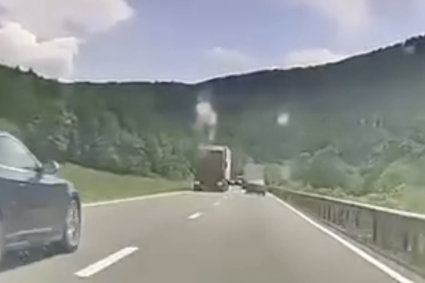 Depasire extrema in Cluj langa un TIR VIDEO