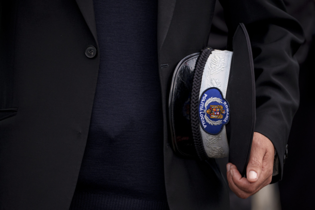 Doi politisti locali cercetati pentru oprirea unui sofer drogat