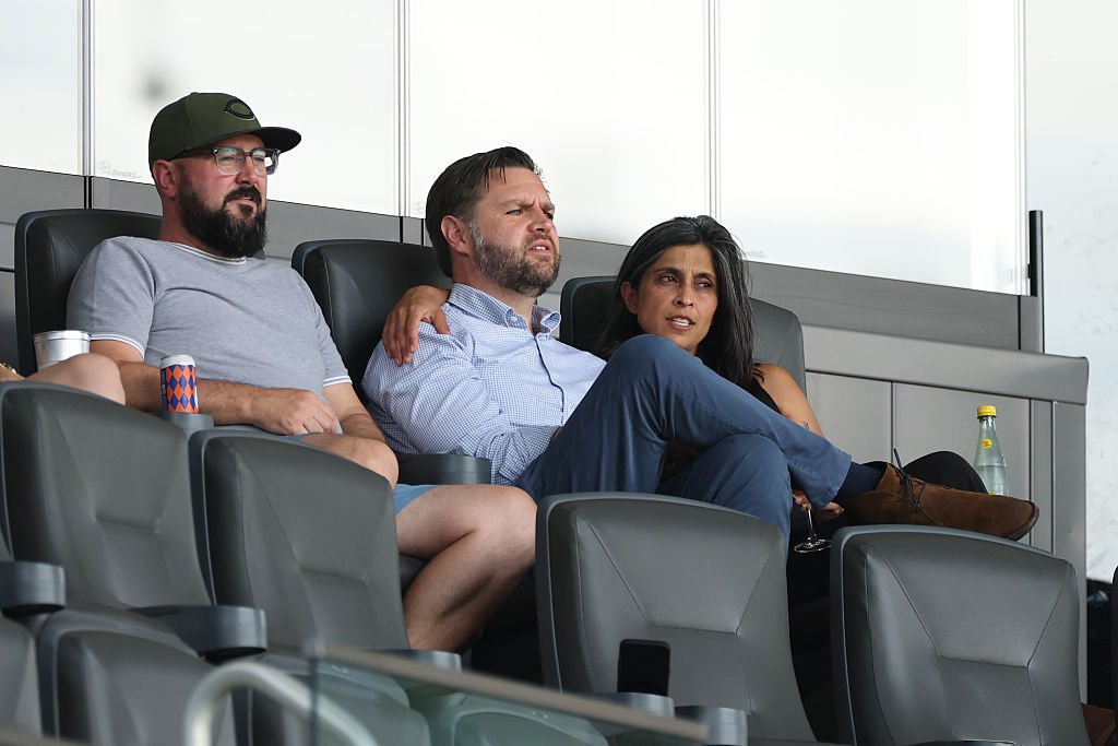 JD Vance la fotbal cu lunetistii Paza vicepresedintelui SUA