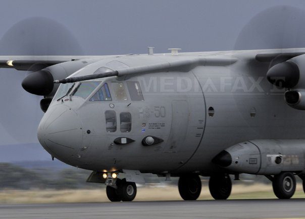 MApN 35 de romani repatriati din Israel cu avionul militar