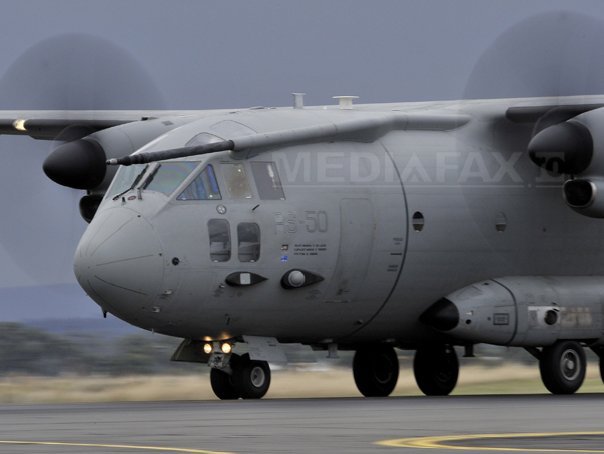 MApN 35 de romani repatriati din Israel cu avionul militar