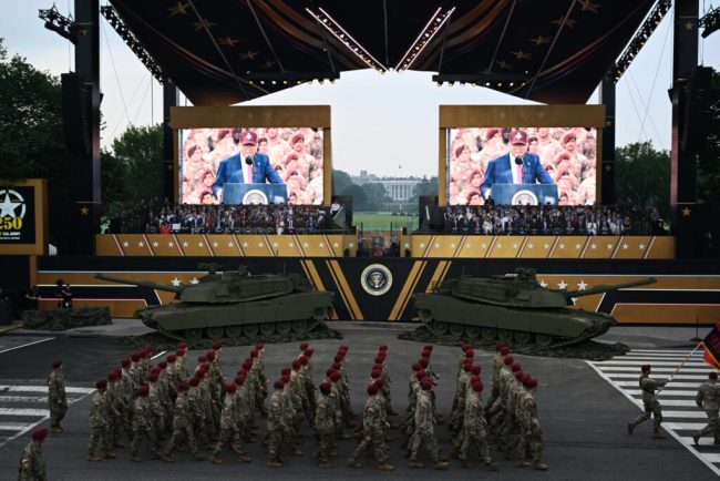 Parada militara a SUA se desfasoara de ziua lui Trump