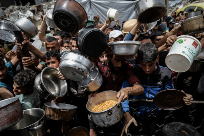 73 de palestinieni ucisi in Gaza pentru ajutor umanitar
