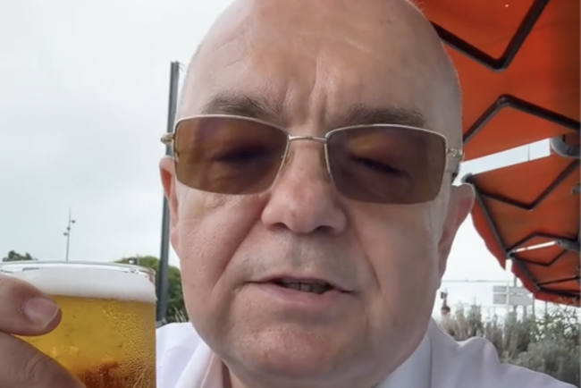 Boc incita clujenii cu un pahar de bere VIDEO
