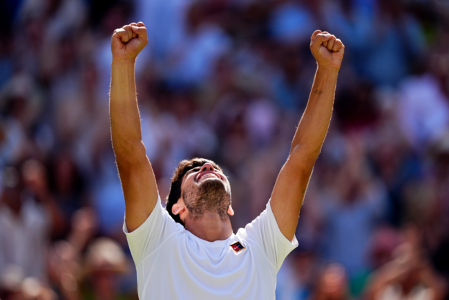 Carlos Alcaraz l a invins pe Taylor Fritz la Wimbledon