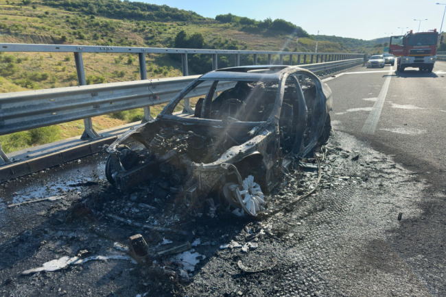 Cluj Incendiu pe autostrada pompierii intervin prompt