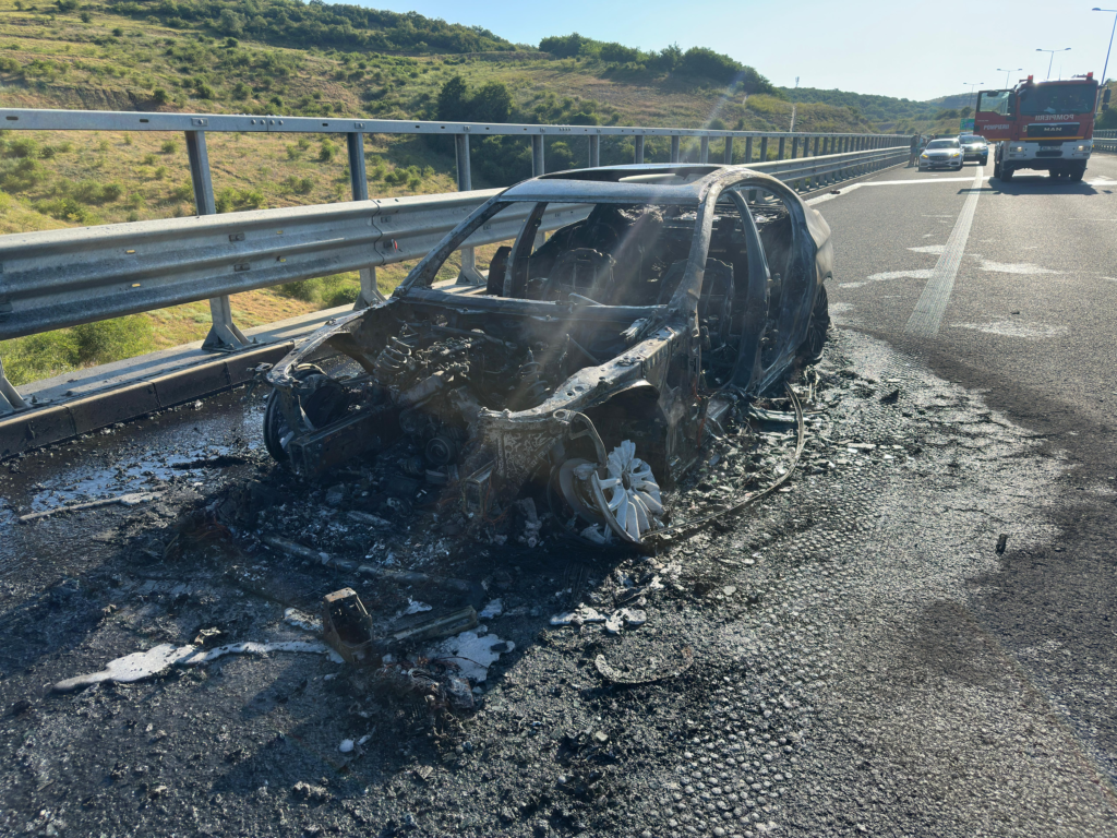 Cluj Incendiu pe autostrada pompierii intervin prompt