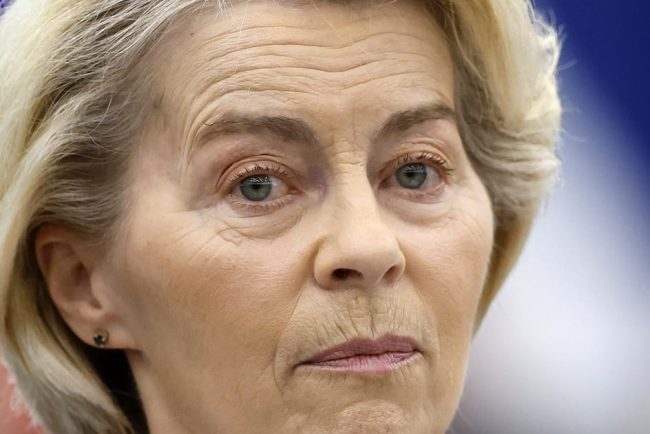 Cum a supravietuit von der Leyen votului de neincredere