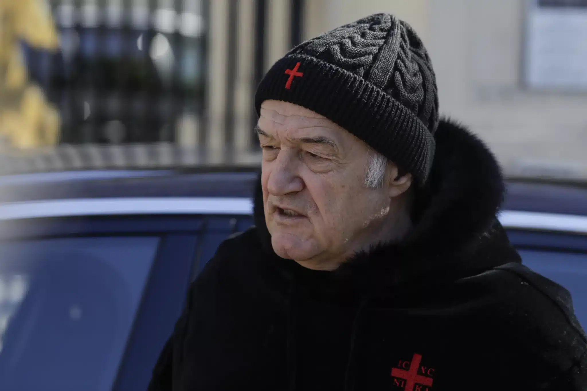 Dennis Politic incarecat de Gigi Becali Trebuie sa mai lucreze putin la plamani