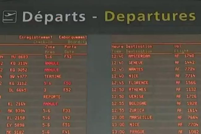 Greva a controlorilor aerieni in Franta sute anulate