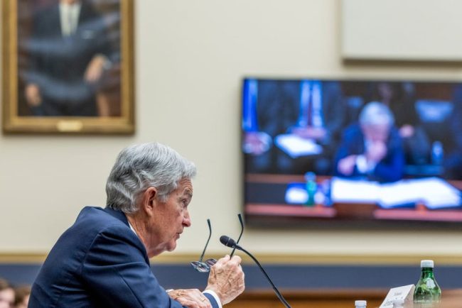 Investigarea Casei Albe alimenteaza zvonurile despre Trump si Powell