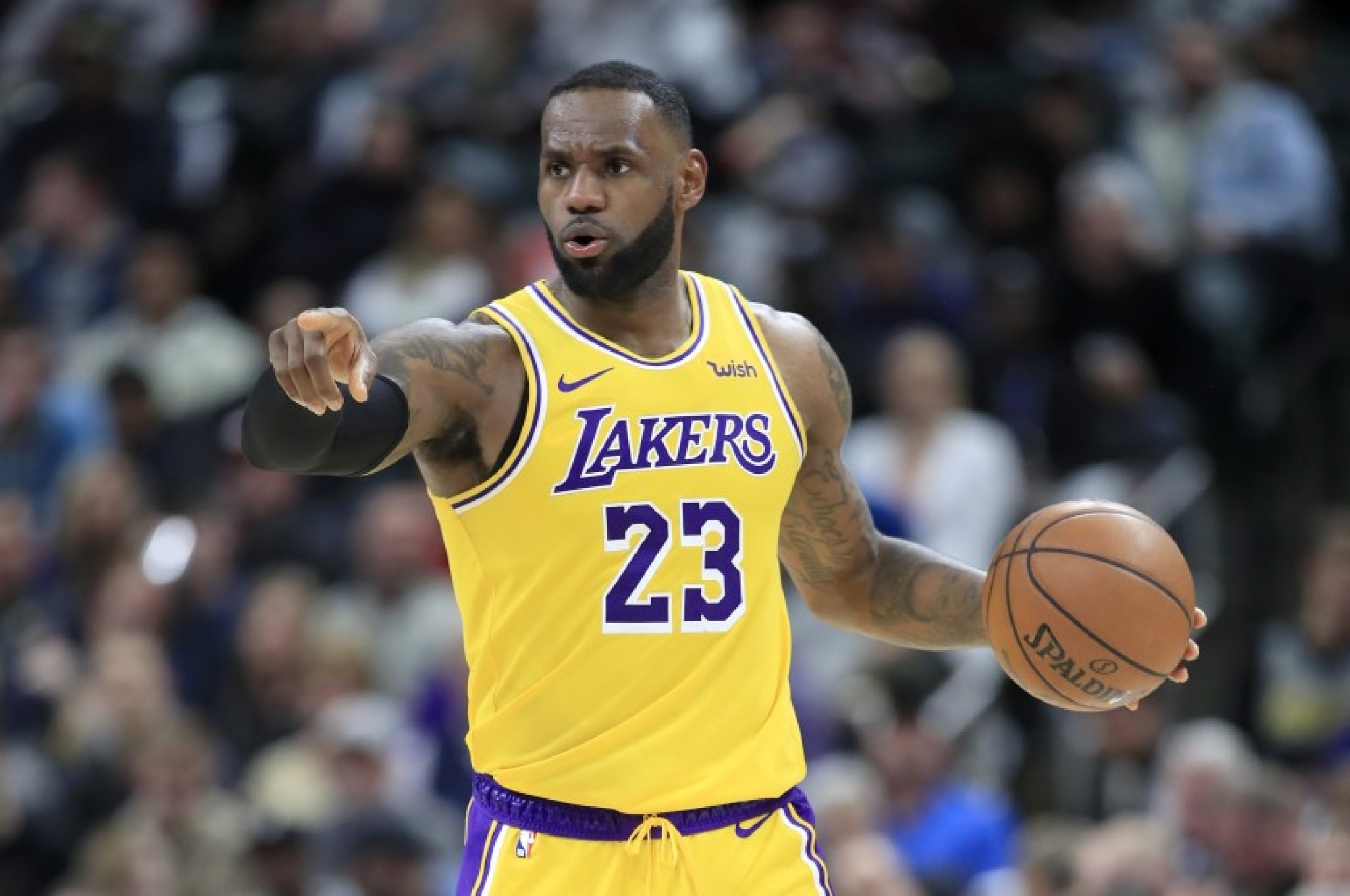 LeBron James ramane la Lakers pentru al 23 lea sezon
