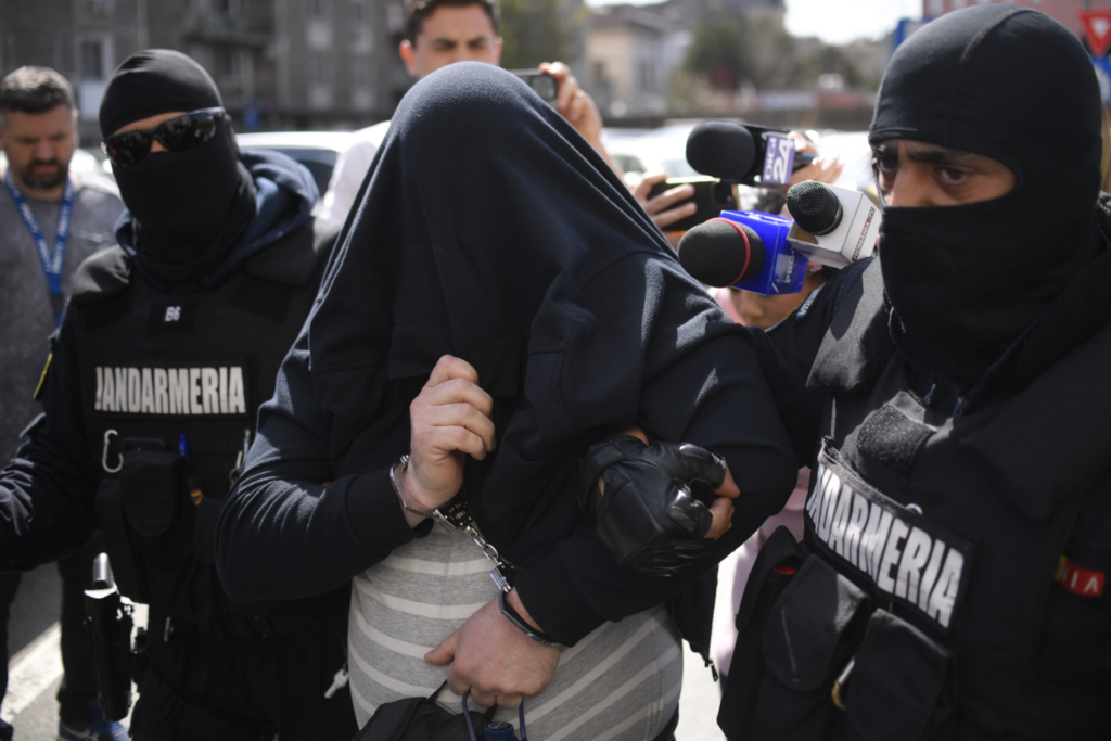 Patru jandarmi au fost agresati la protestele din Piata Victoriei