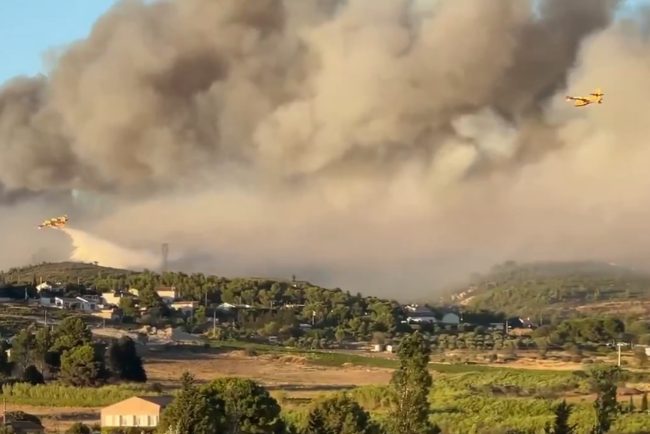 Peste 1000 de pompieri sting un incendiu in sudul Frantei