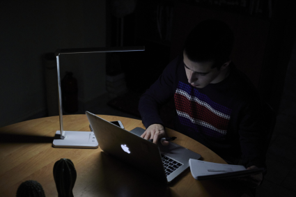 De la Online la OnLife disparitia limitelor tinerilor
