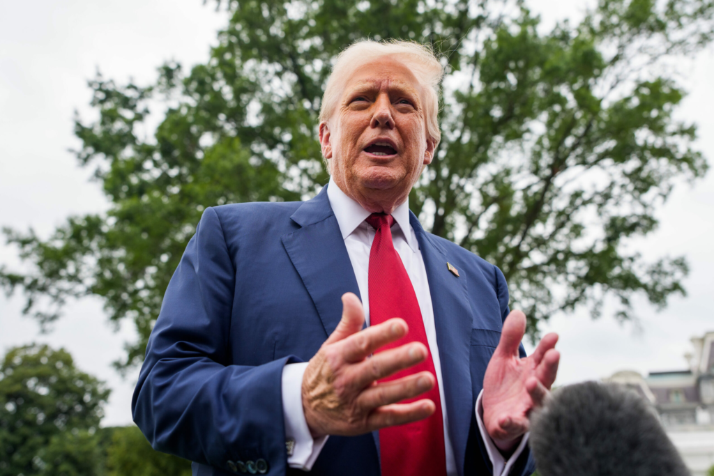 Guvernatorul Fed il va actiona in judecata pe Trump