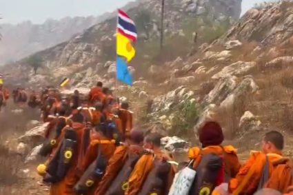 Incetarea focului cu Thailanda sarbatorita de calugari