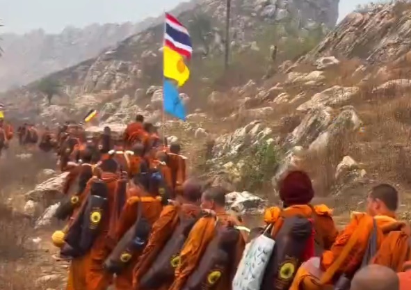 Incetarea focului cu Thailanda sarbatorita de calugari