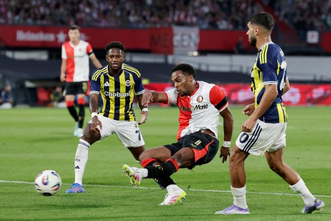 Liga Campionilor Steaua Rosie Benfica si FC Bruges au castigat deplasat