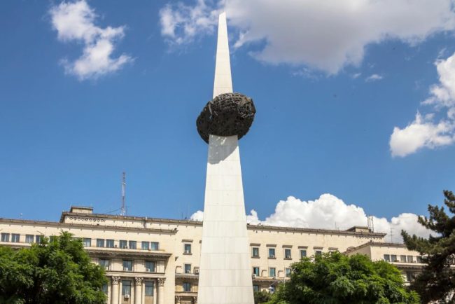 MAI explica de ce a cerut un spatiu in Piata Revolutiei
