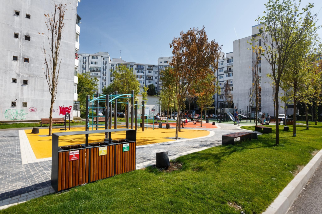 Parcul groazei din Manastur Tobogane murdare si miros insuportabil