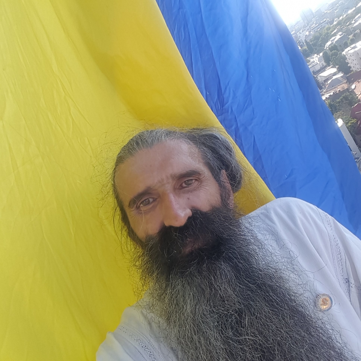 Stegarul dac s a urcat pe acoperisul unei cladiri din Penitenciarul Rahova