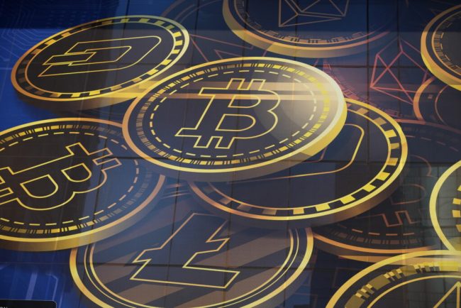 Trump promoveaza fondurile private si criptomonedele pentru pensii