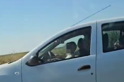 VIDEO Copil la volan inconstienta in bratele tatalui