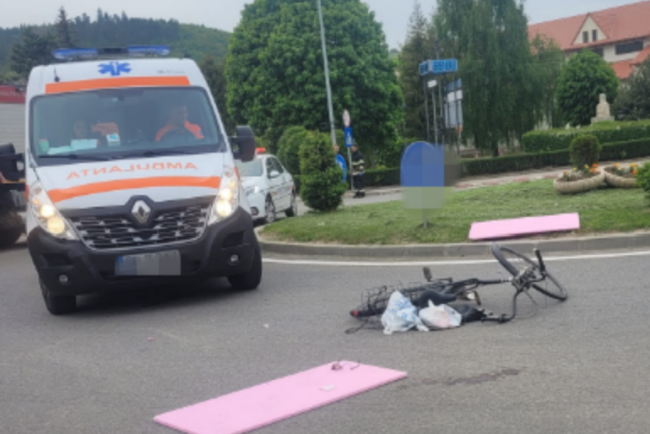 biciclist accidentat de masina gasit pe asfalt
